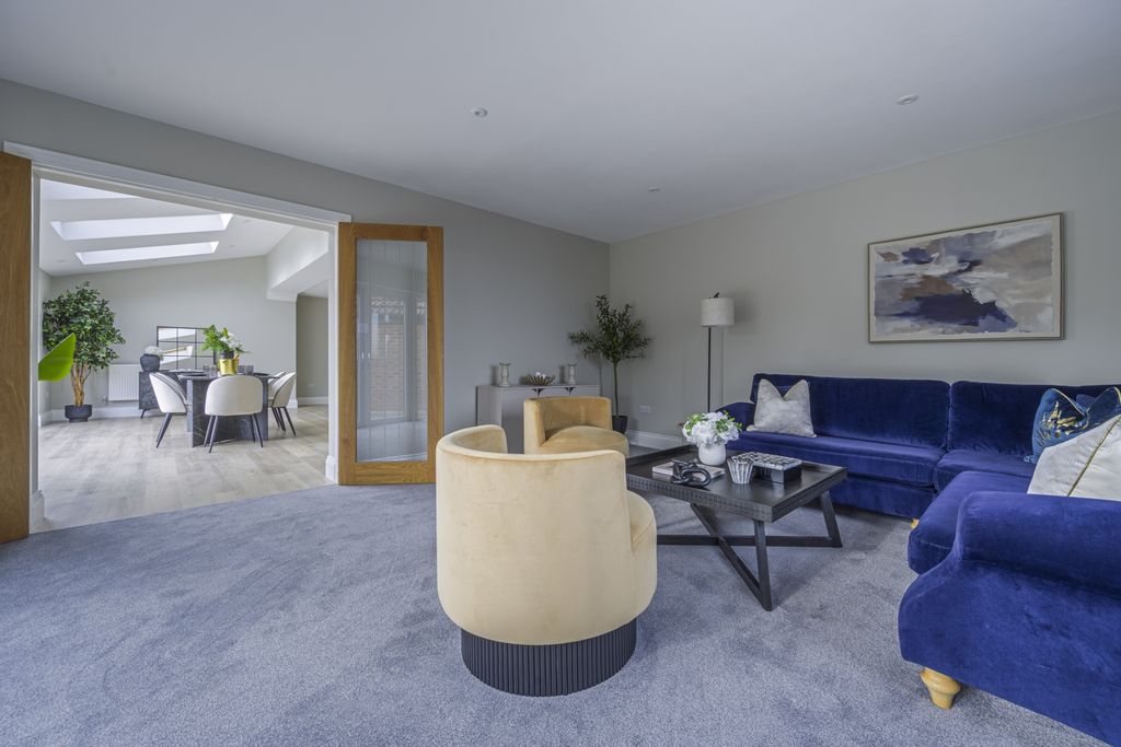 Property photo 2 of 15 Lounge - Ewemove Swindon South