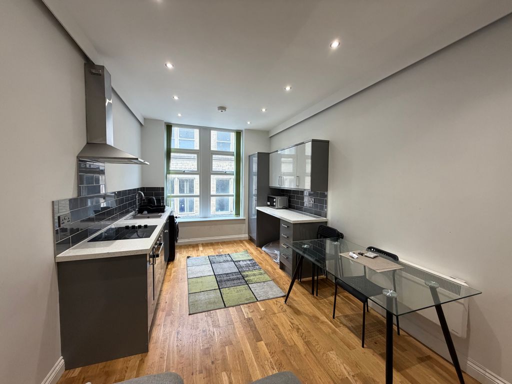 Property photo 2 of 14 Bedroom