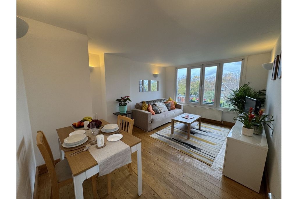 Property photo 3 of 21 Living / Dining Room