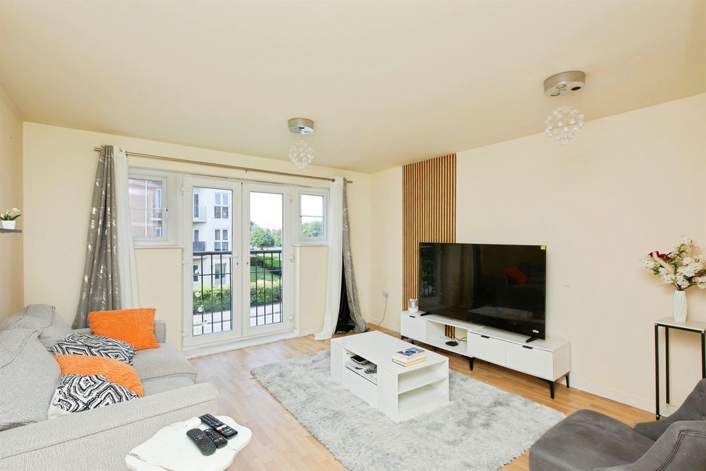 Property photo 2 of 8