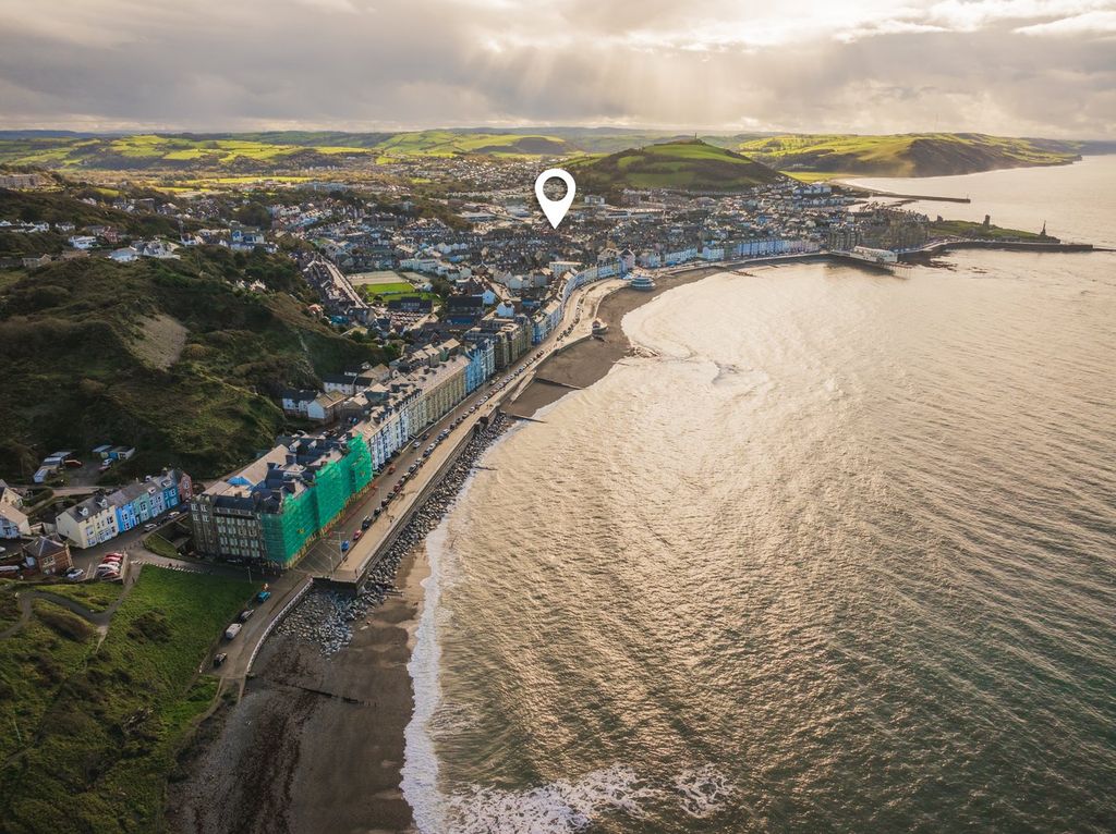 Property photo 2 of 21