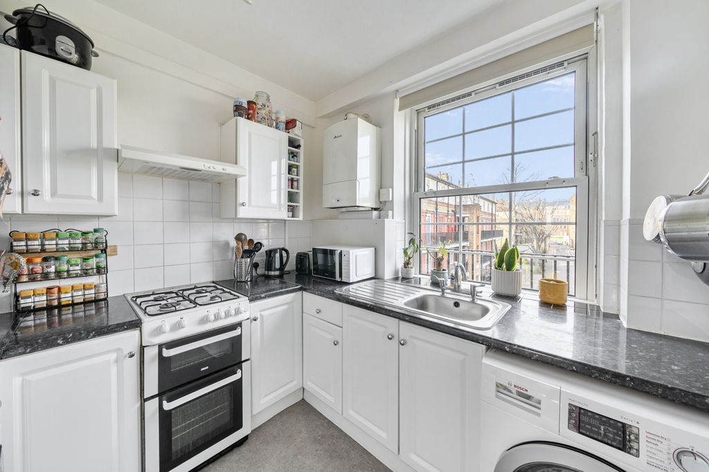 Property photo 3 of 18 Kitchen