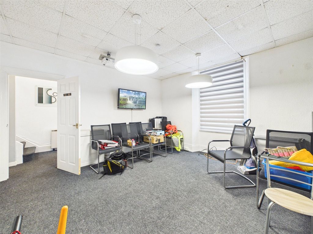 Property photo 2 of 9 Picture No. 05