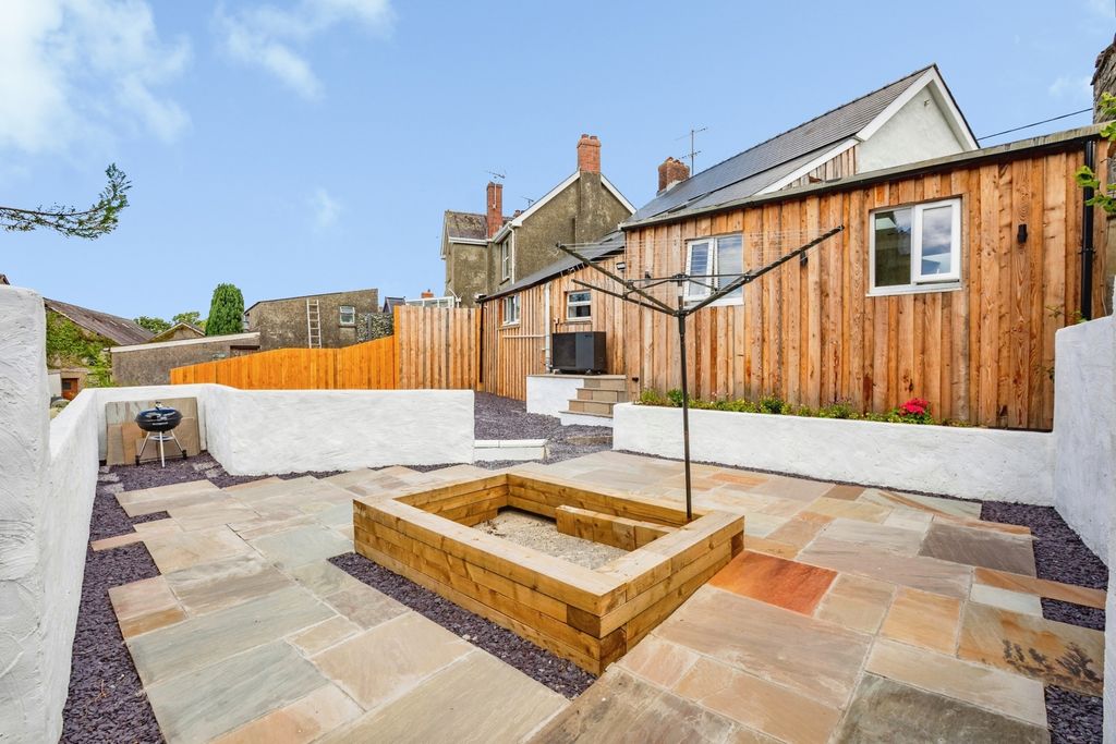 Property photo 3 of 33 Pbox-Img.Jpg