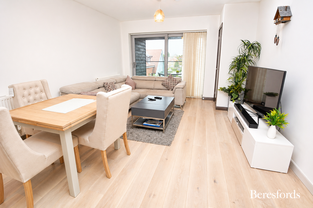 Property photo 3 of 8 Lounge