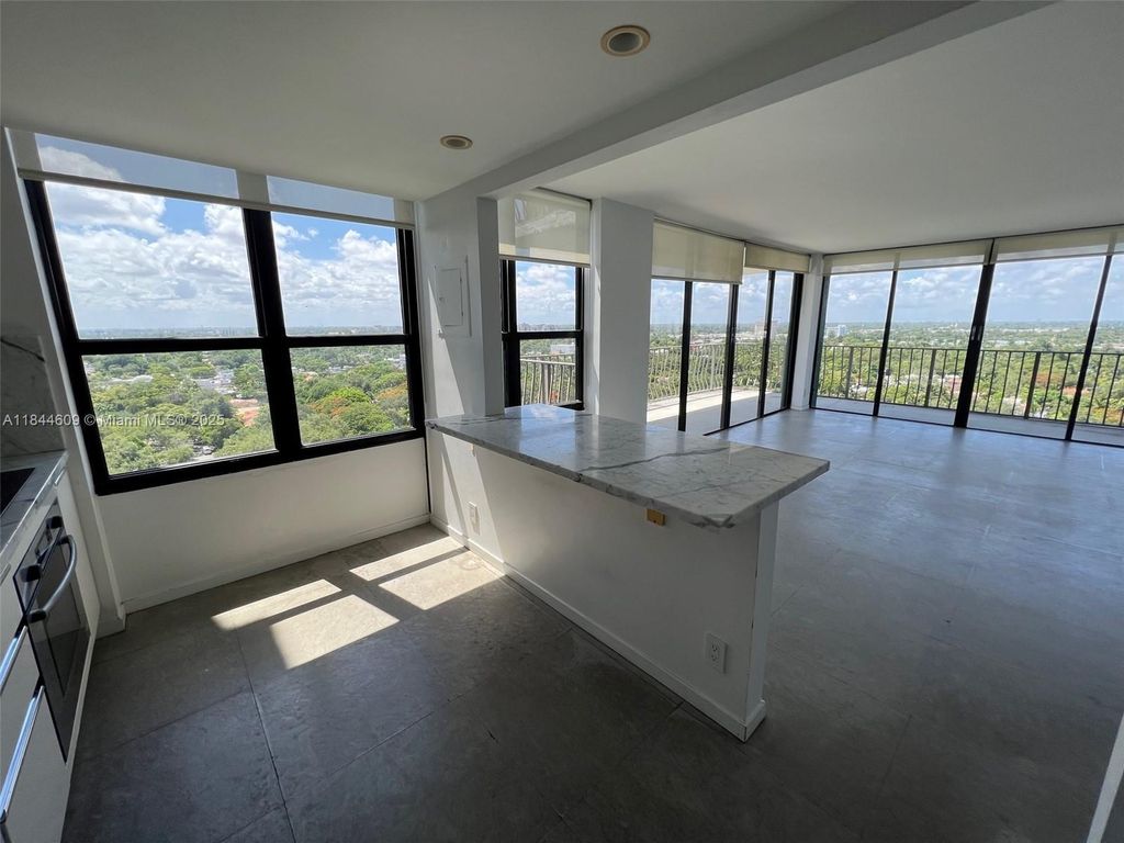 Property photo 3 of 37 <Alttext/>