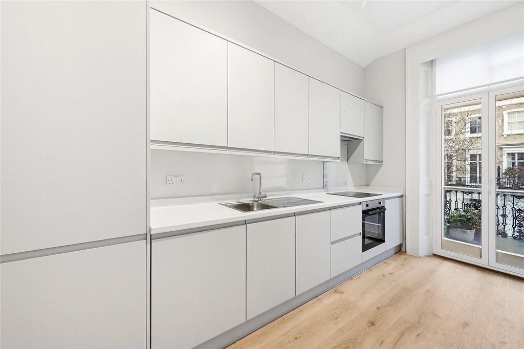 Property photo 2 of 9 Kitchen