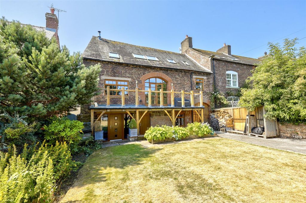 Property photo 1 of 42 Outside