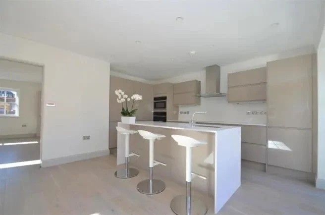 Property photo 2 of 13 Ickenham - Kitchen 1