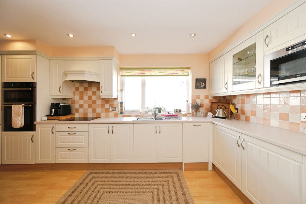 Property photo 3 of 31