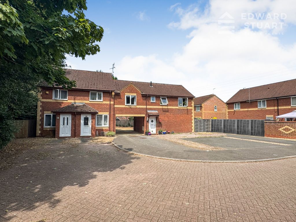 Property photo 1 of 14 2 Bedroom Coach House