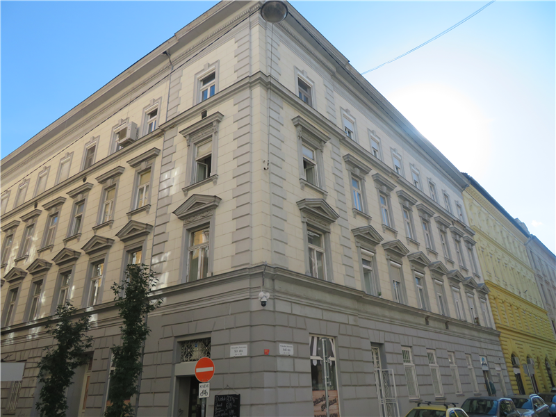 Property photo 1 of 51 The Corner Bloch