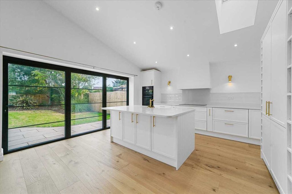 Property photo 3 of 22 Utility Room