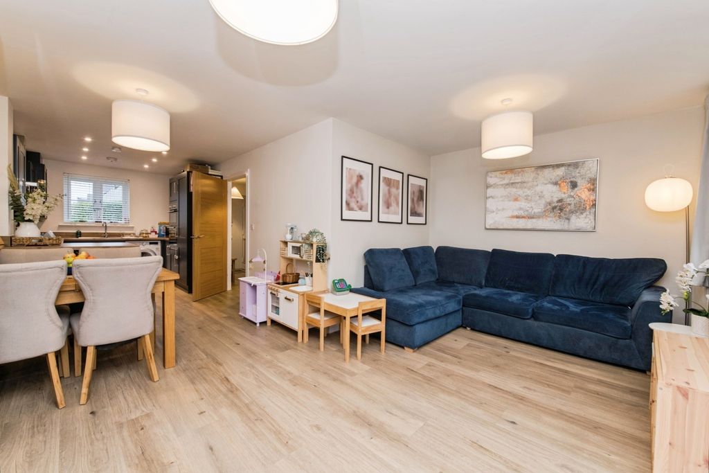 Property photo 3 of 20 Pbox-Img.Jpg