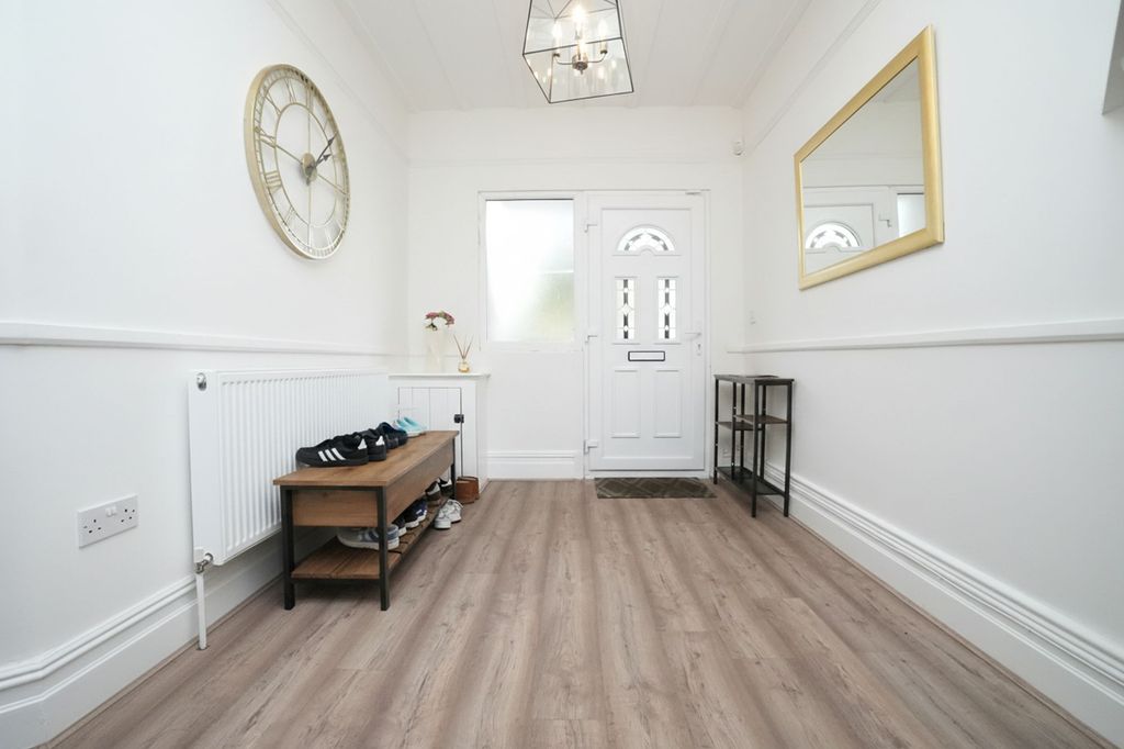 Property photo 2 of 27