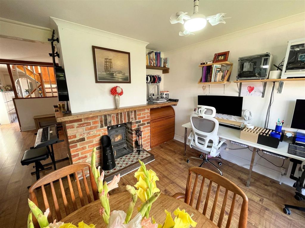 Property photo 3 of 28 17.Jpg