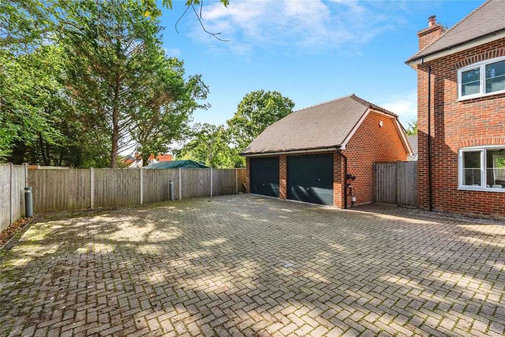 Property photo 2 of 27 Picture No. 29