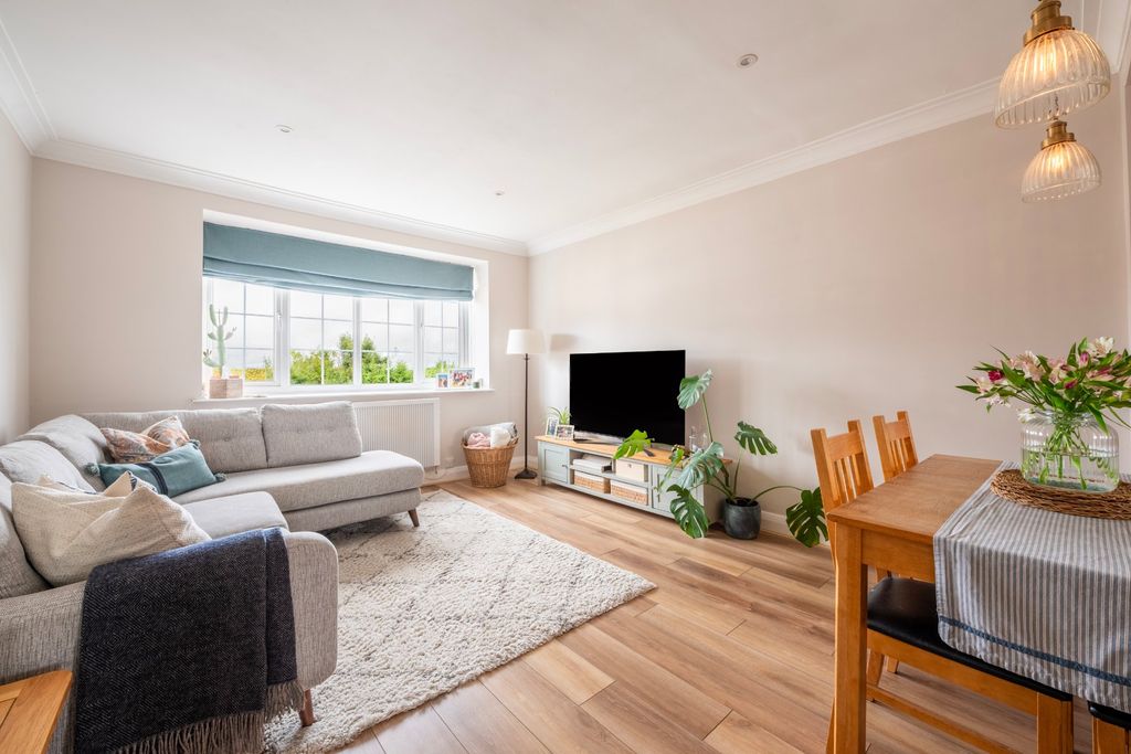 Property photo 1 of 7 Living Room