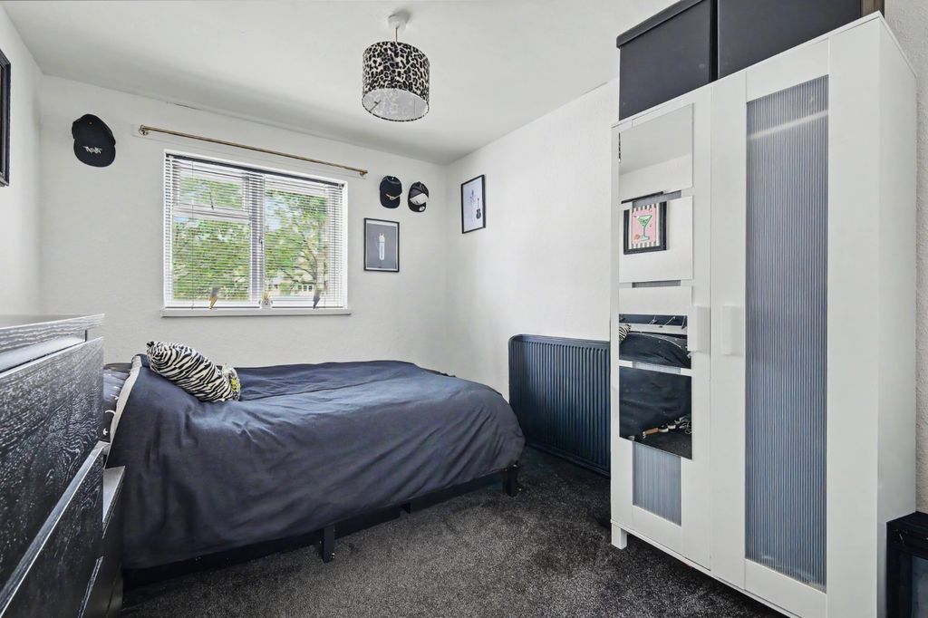 Property photo 3 of 7 5279555