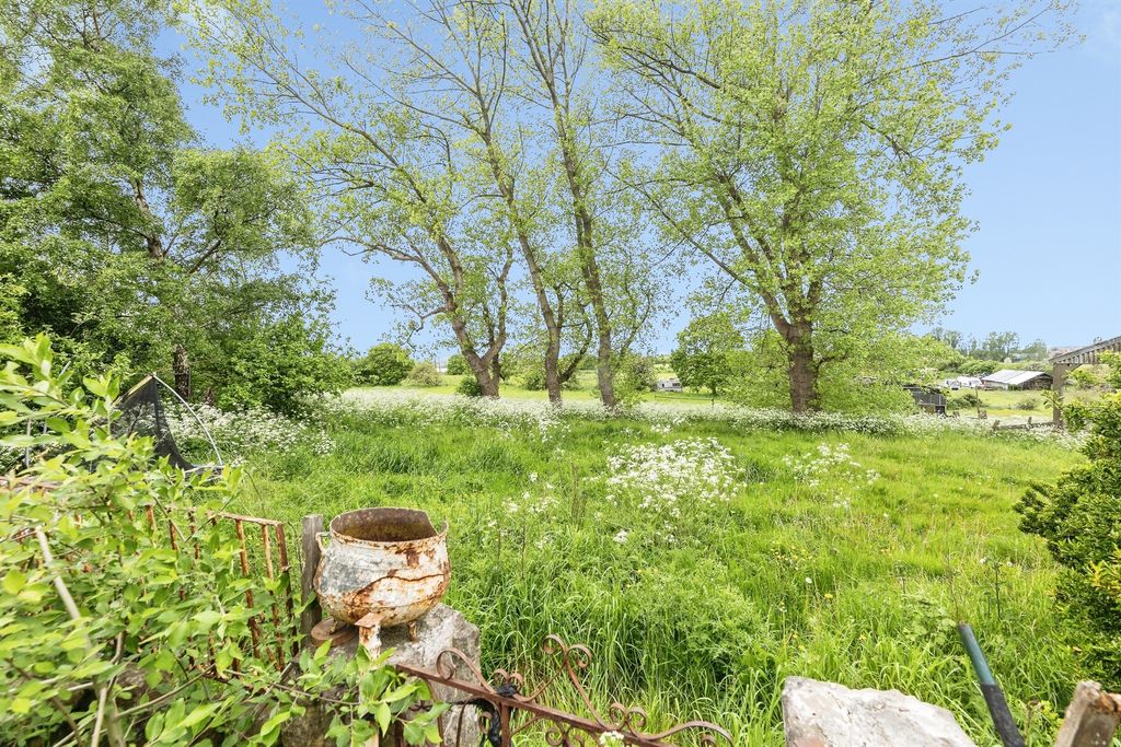 Property photo 3 of 20