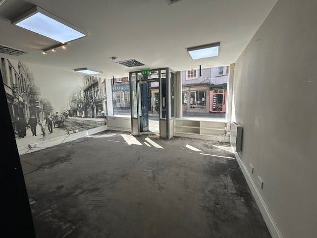 Property photo 2 of 5 52 High Street Int Shop Front.Jpg