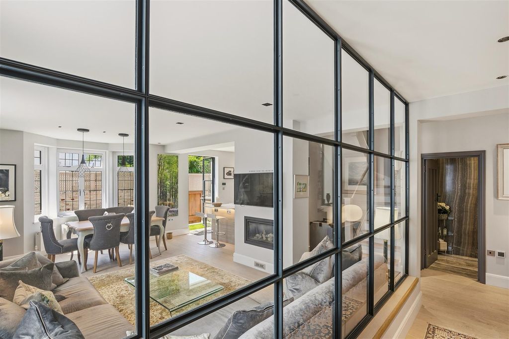 Property photo 3 of 24 Campdenhillsquare41-177.Jpg
