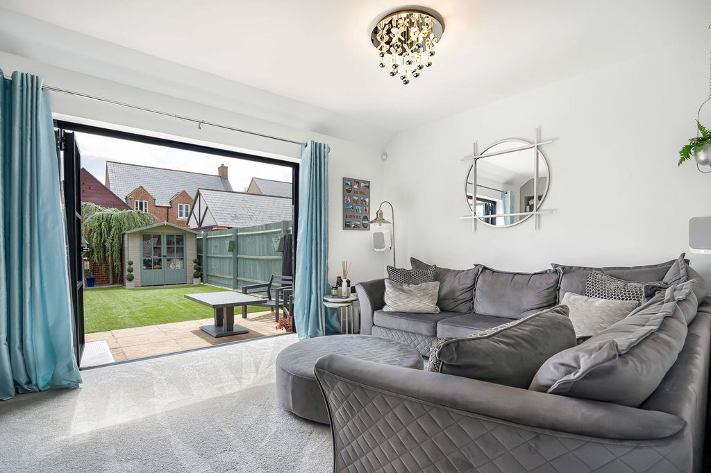 Property photo 2 of 31