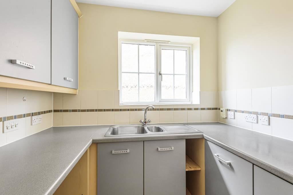 Property photo 2 of 10 Kitchen