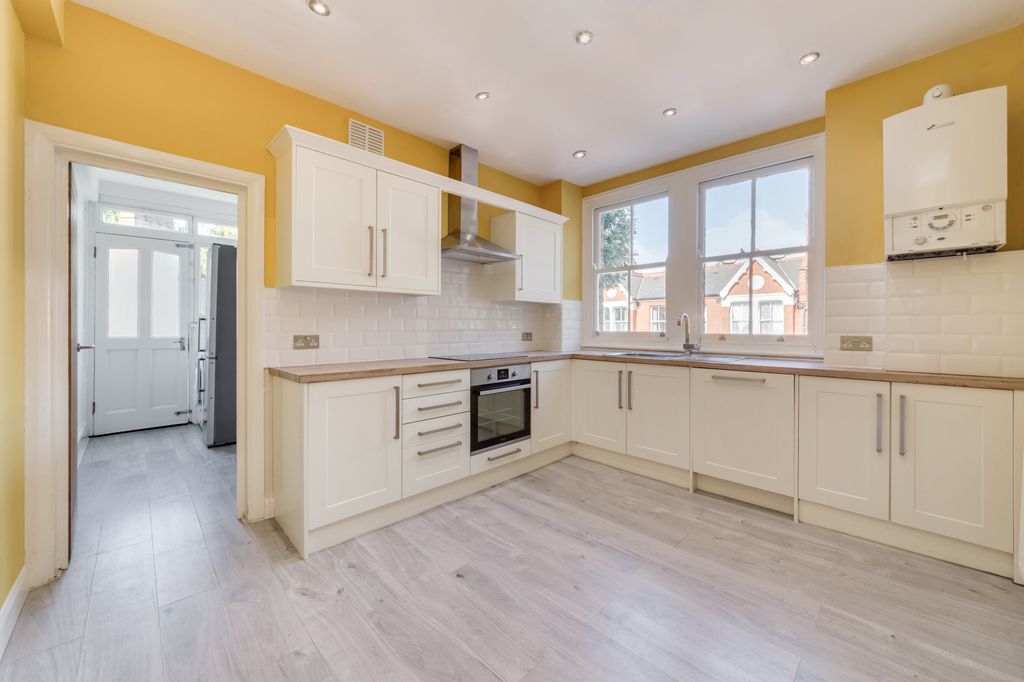 Property photo 3 of 8