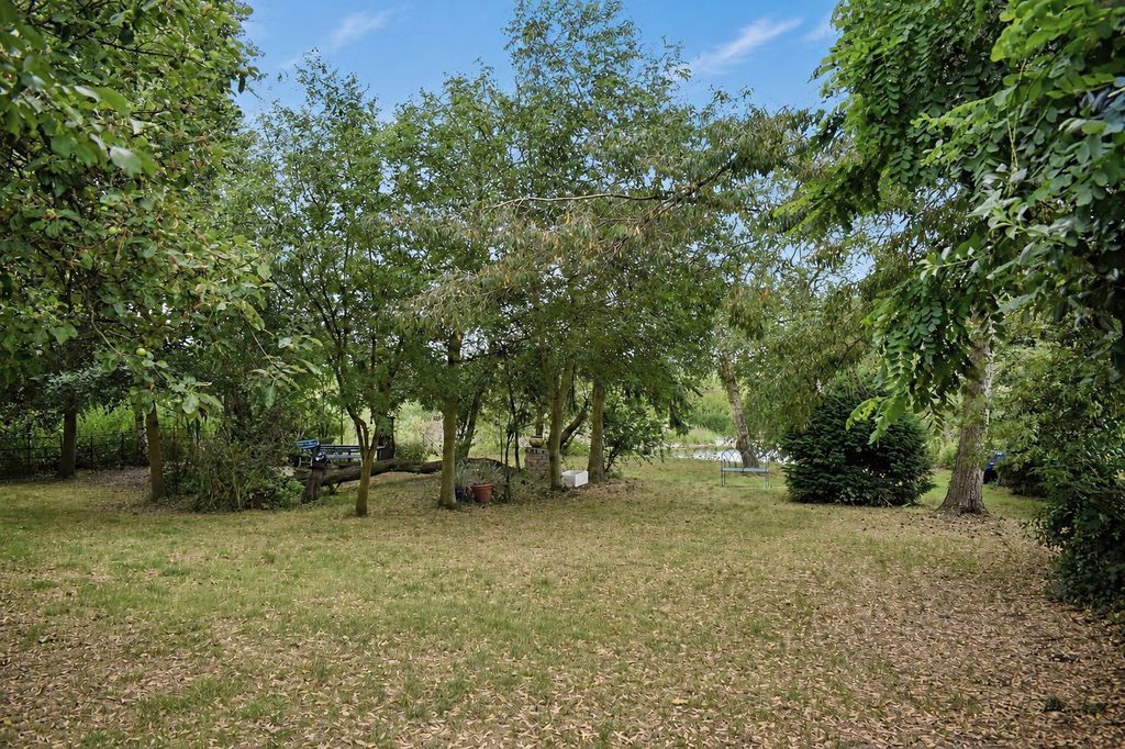 Property photo 3 of 21 Photo 6