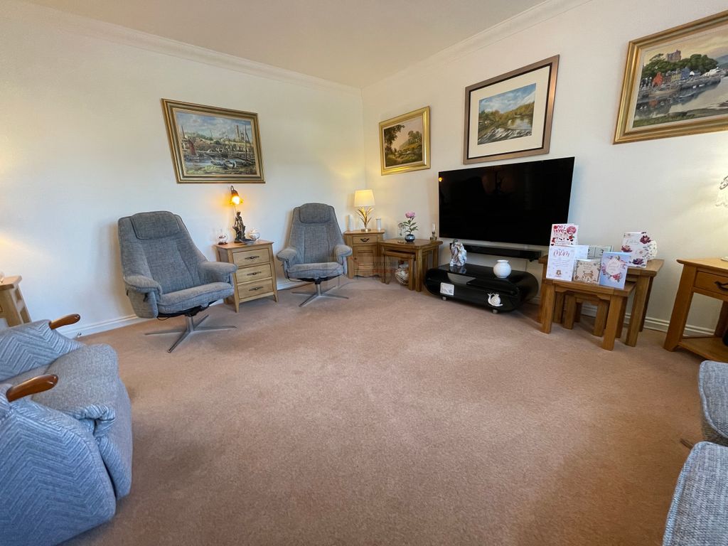 Property photo 3 of 31 Lounge