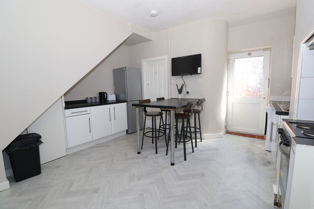 Property photo 3 of 7 Img_7960
