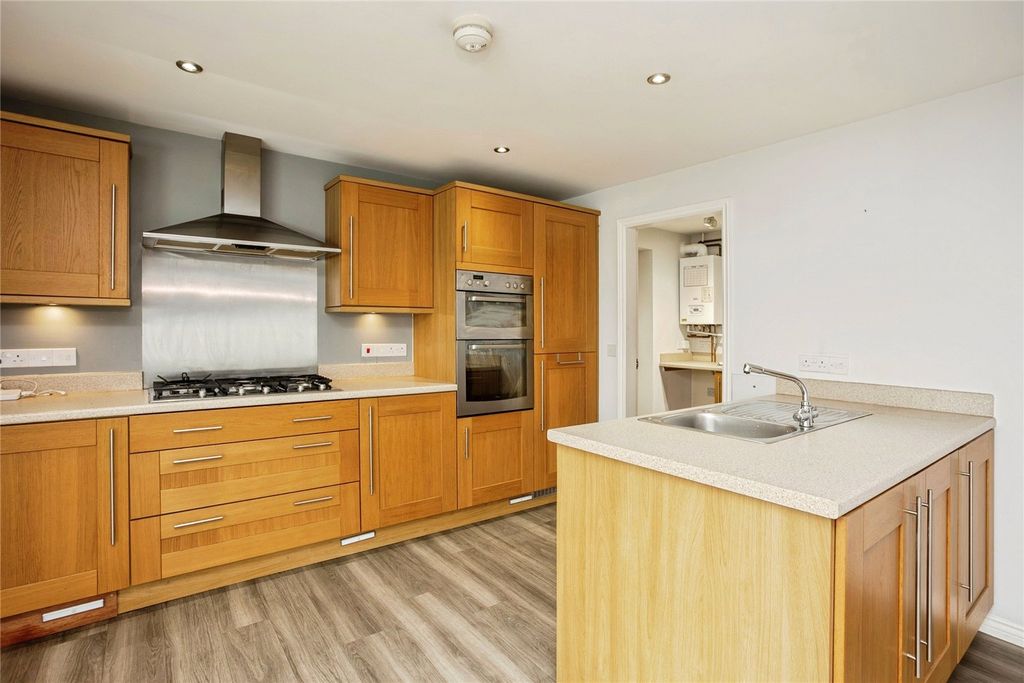 Property photo 2 of 33 Picture No. 38