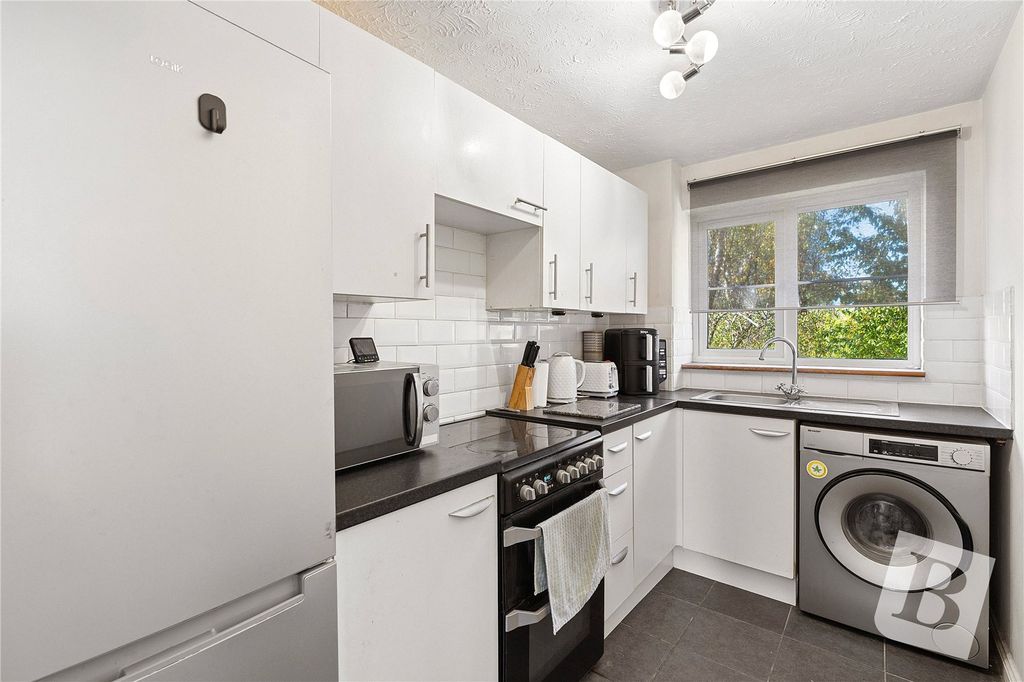 Property photo 2 of 11 Kitchen