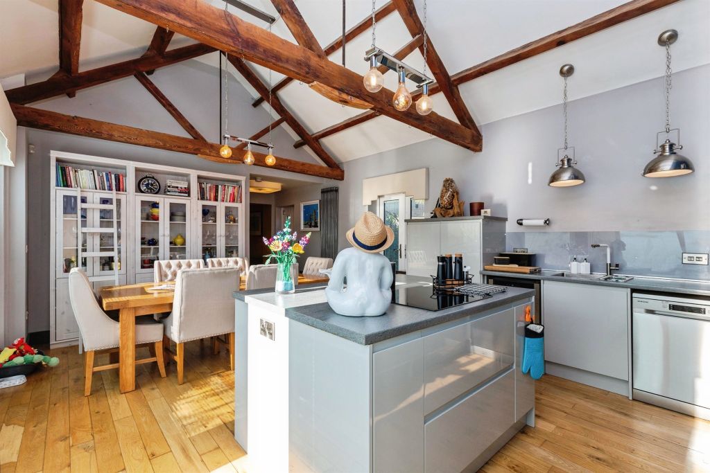 Property photo 2 of 18