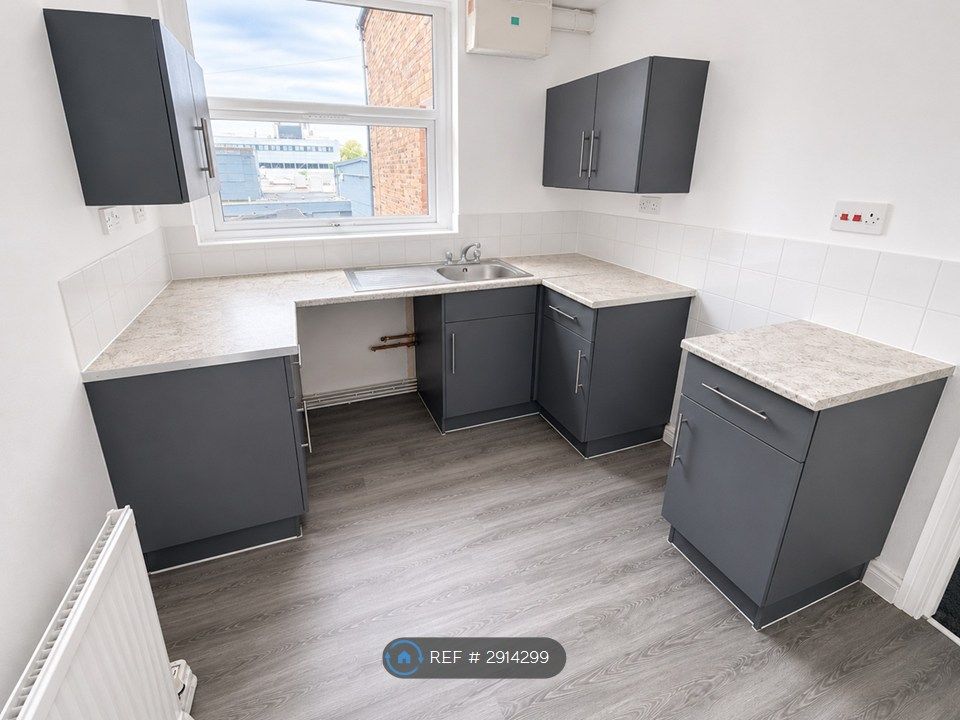 Property photo 3 of 10 Kitchen
