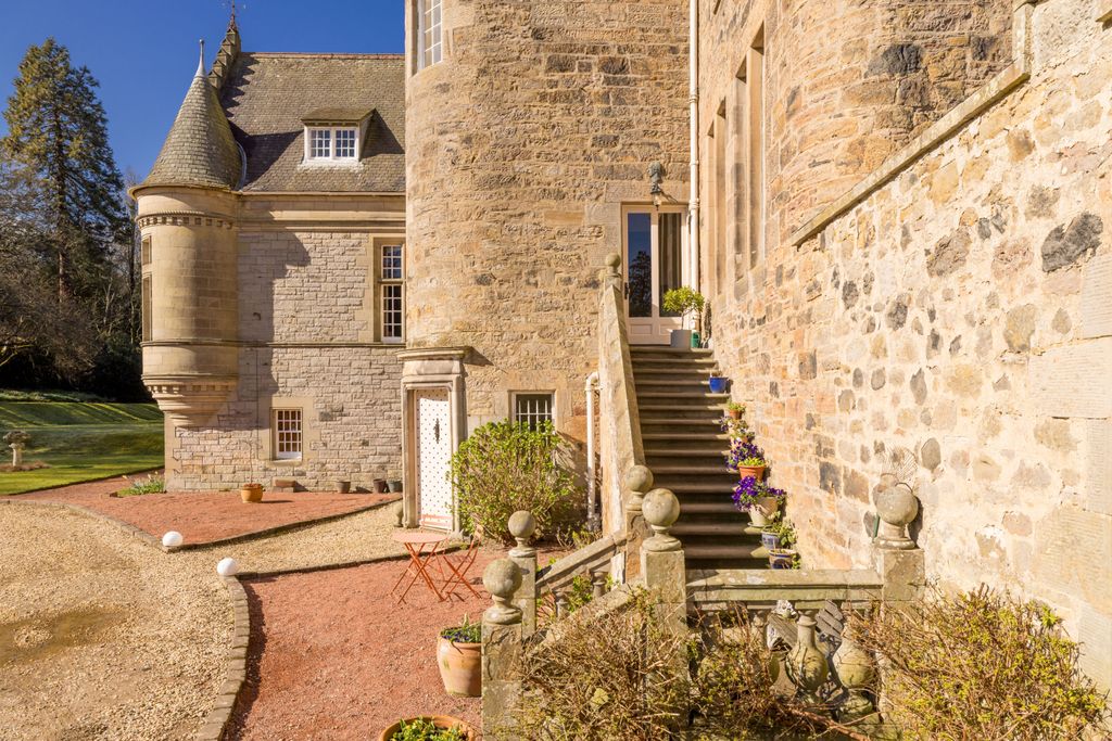 Property photo 3 of 34 Gallery