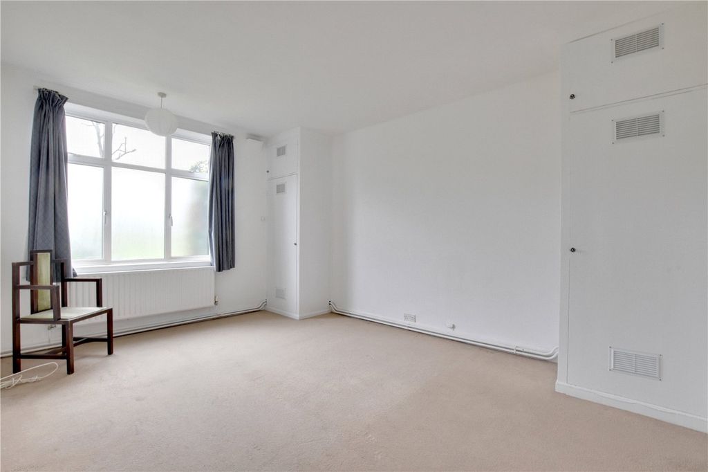 Property photo 3 of 17 Picture No. 06