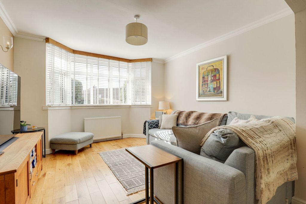 Property photo 2 of 27