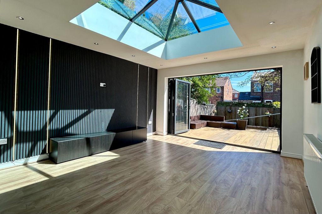 Property photo 2 of 23