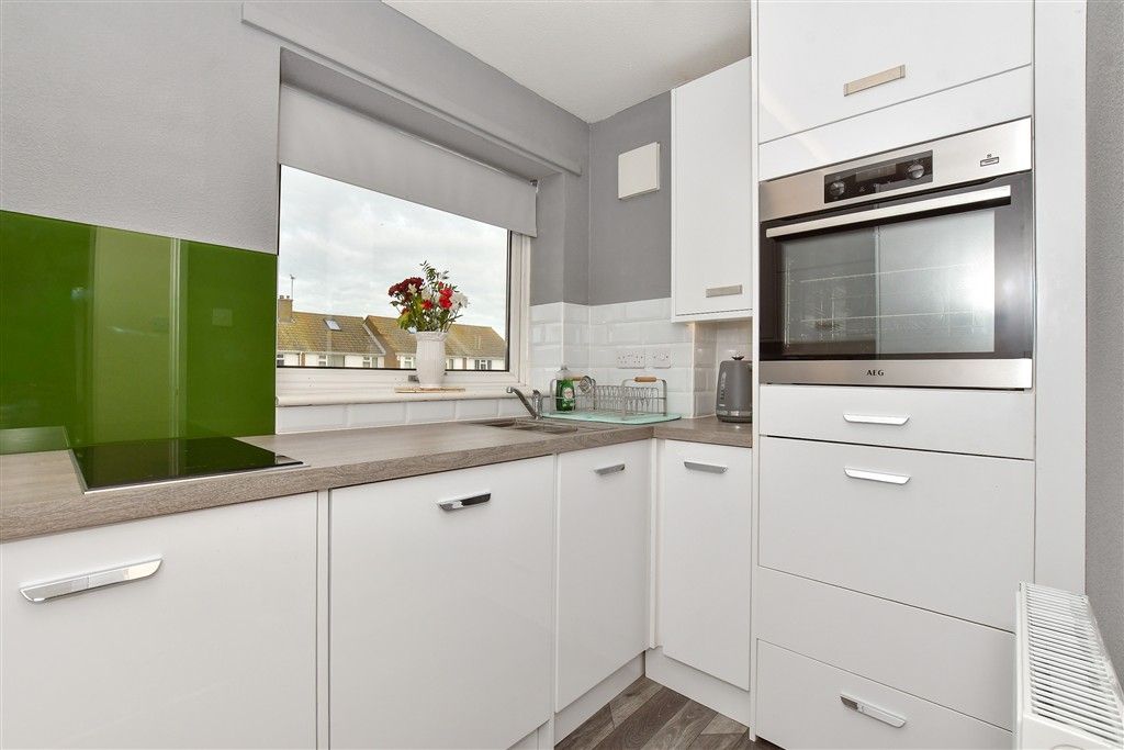 Property photo 3 of 12 Kitchen