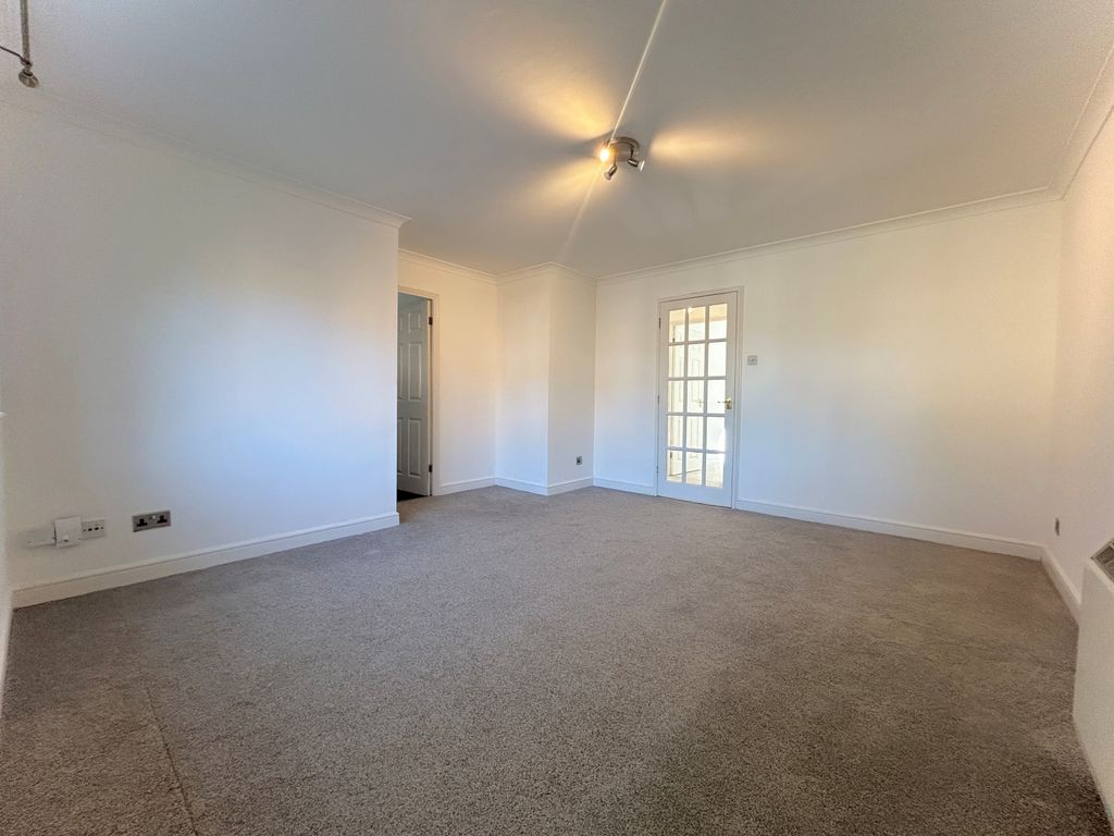 Property photo 3 of 10 3