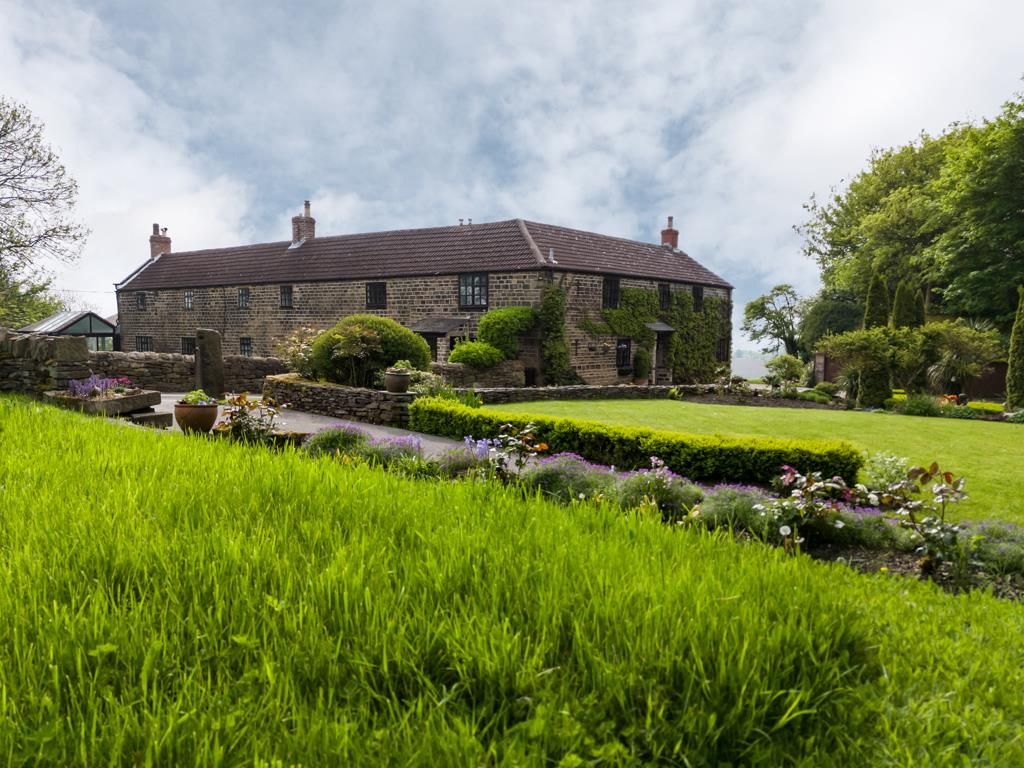 Property photo 2 of 35 Exterior And Gardens