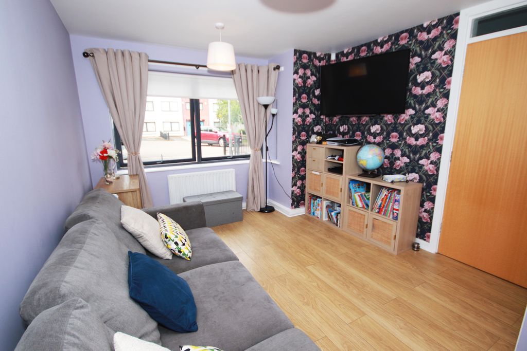 Property photo 2 of 10