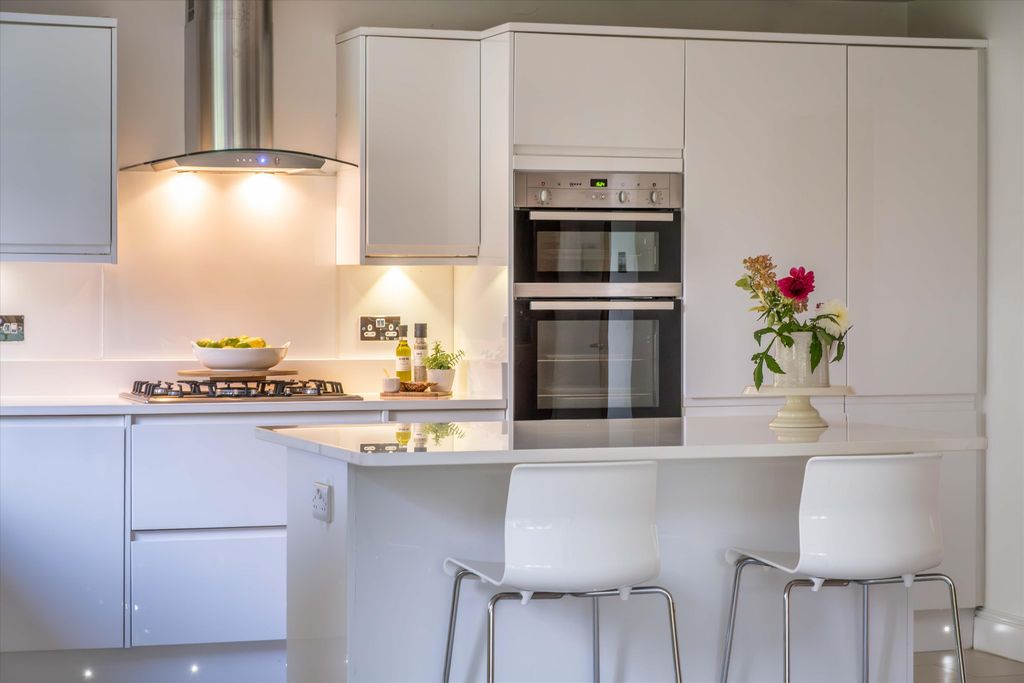 Property photo 3 of 21 Image