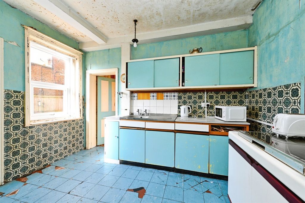 Property photo 3 of 21