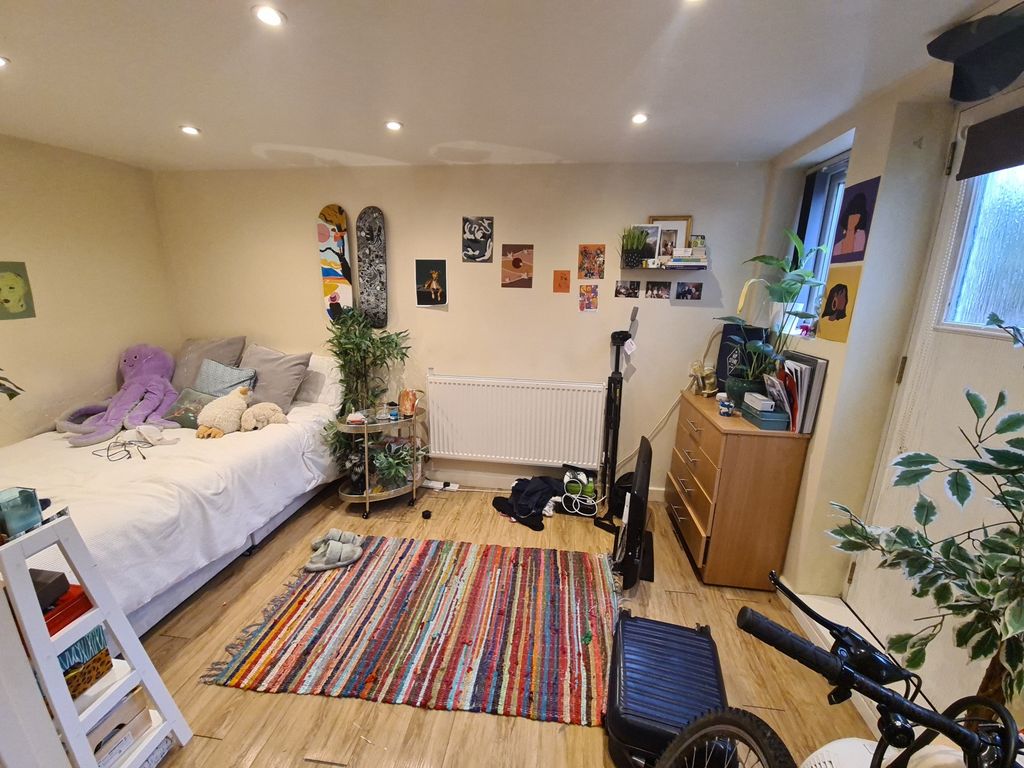 Property photo 2 of 14 A Well-Lit, Cozy Living Room With Comfortable Seat...