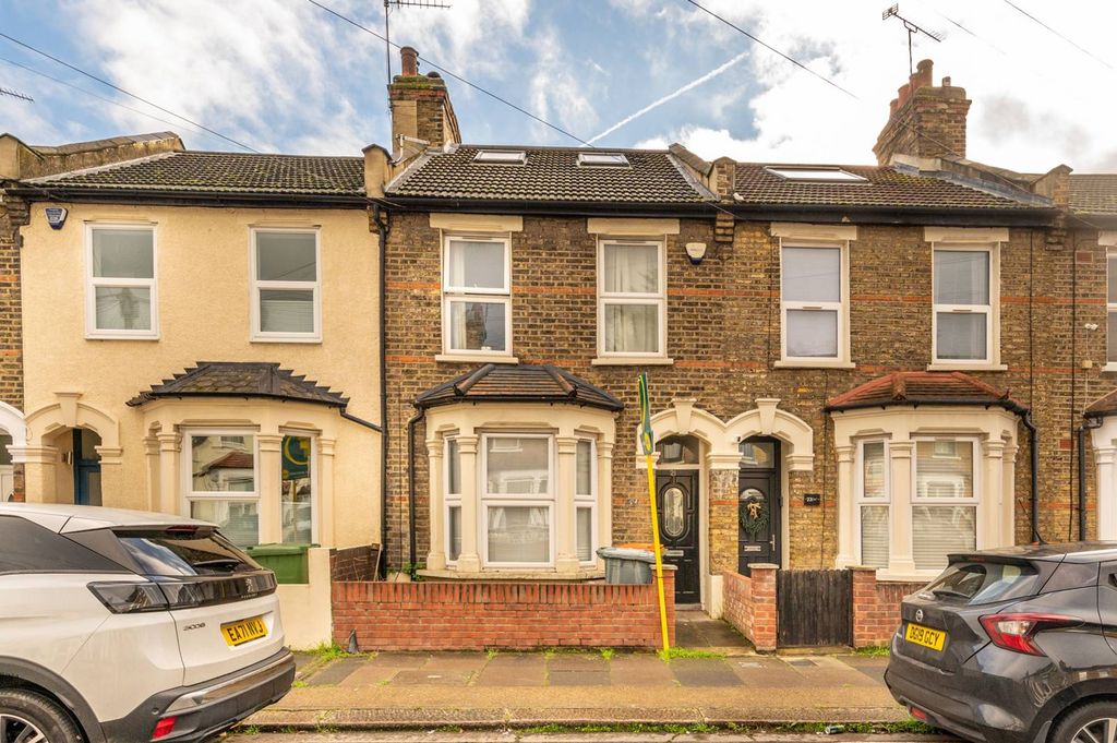 Property photo 2 of 18