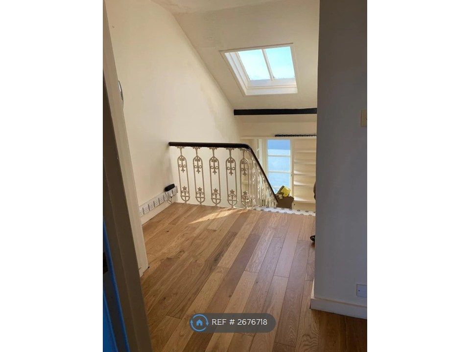 Property photo 3 of 6 Hallway