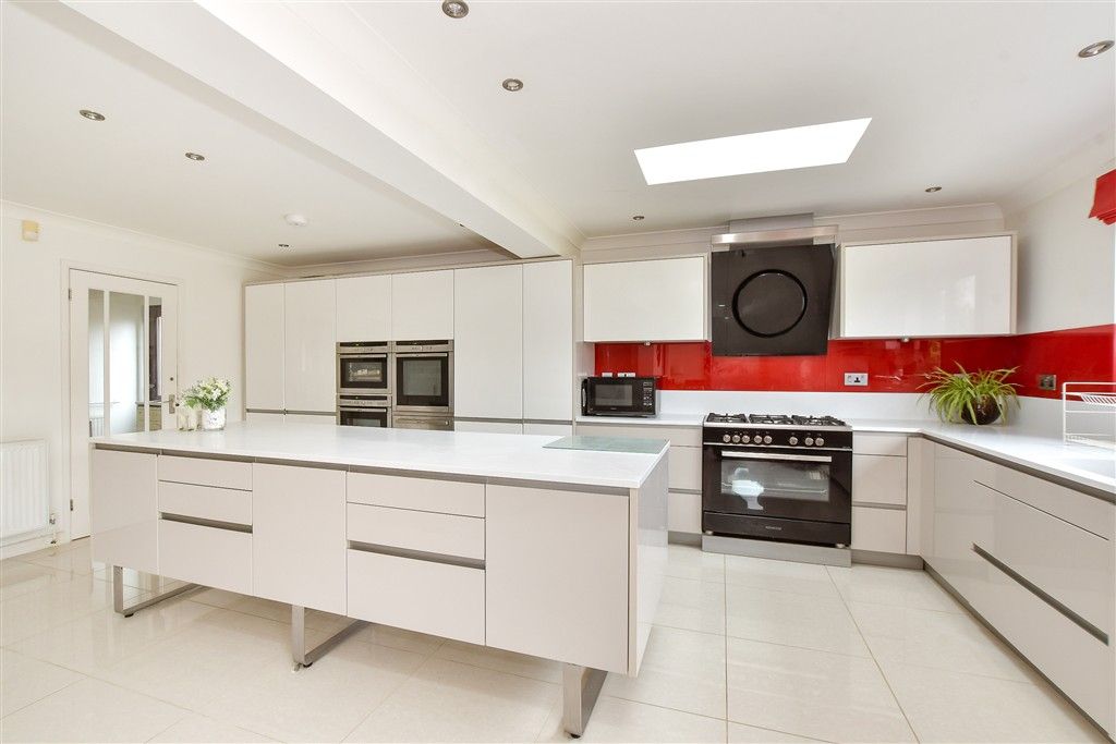 Property photo 3 of 21 Kitchen
